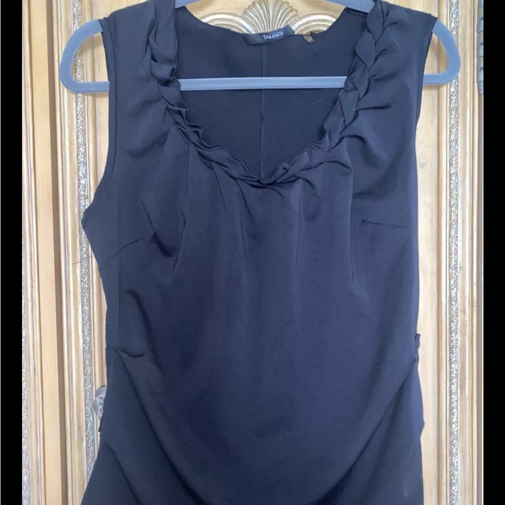 Tahari Womens Size Medium Classic Black Ruching Details Shell Blouse Great Cond!
